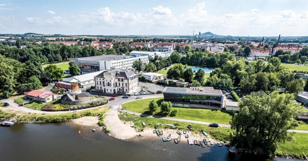 Hotel Active Stadium Ловосице Екстериор снимка
